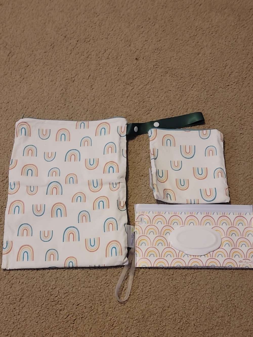 Itzy Ritzy Kids Rainbow Print Wet Bag and Wipes Case Set